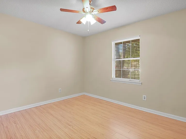 8 N Nicholson Cir — Photo 26