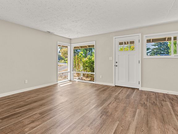 3rd image of 5237 NE Alberta St