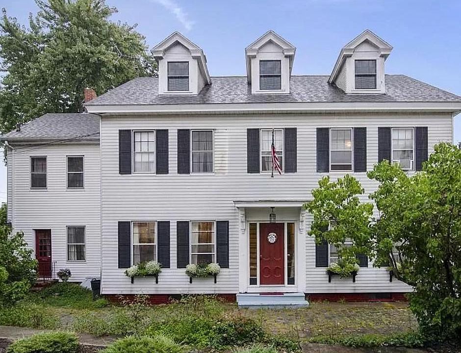 1st image of 22 Leyden St