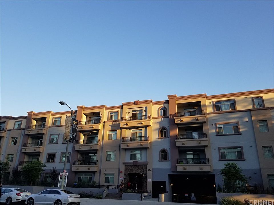 1st image of 11102 Riverside Dr #202