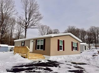 120 Middle Rd, Greentown, PA 18426