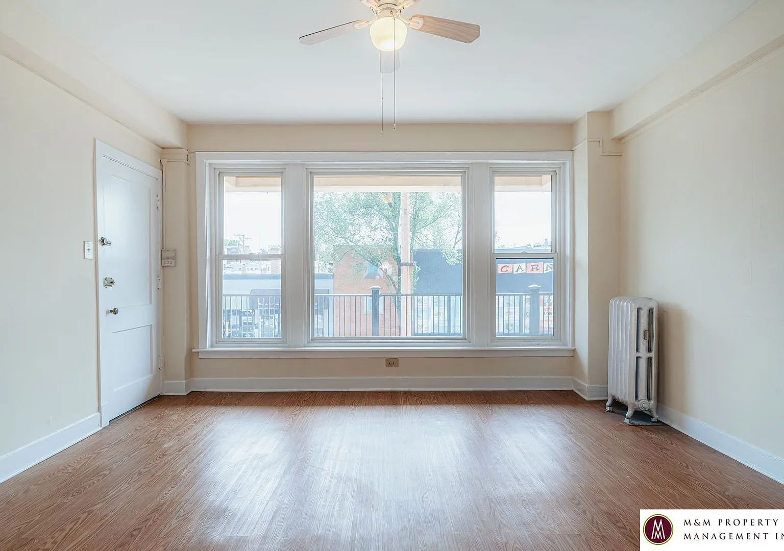 817 Oak Park — Photo 1