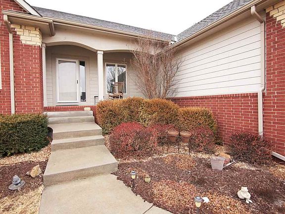 2nd image of 619 Brentwood Ct