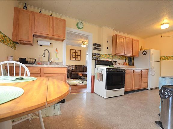 2nd image of 1049 Lehr Dr