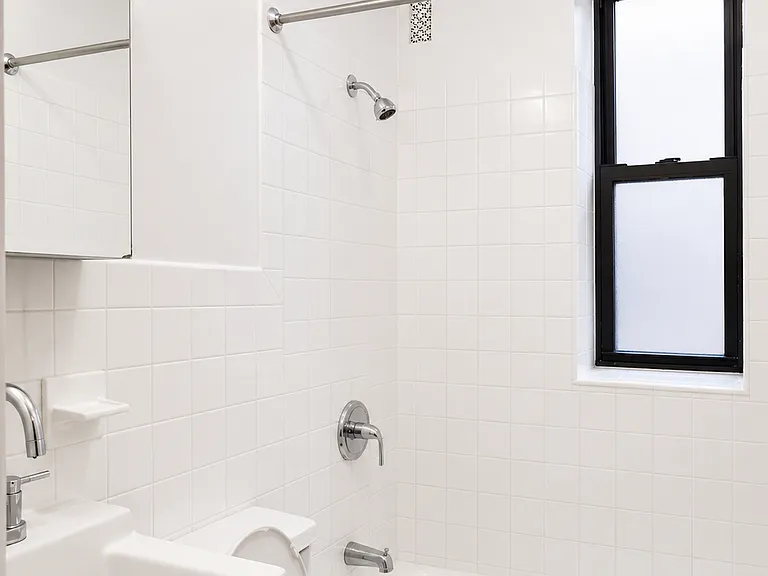 312 W 15th St #6 — Photo 7