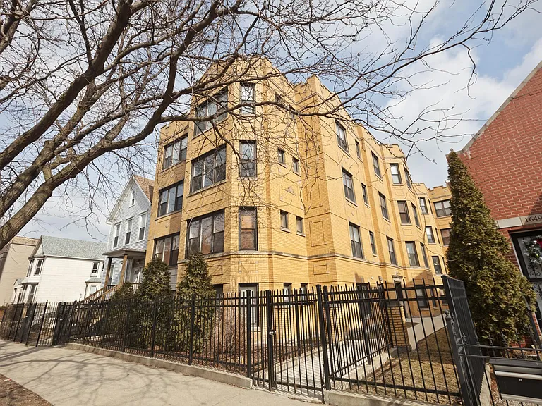 1655 N Fairfield Ave #301 — Photo 2