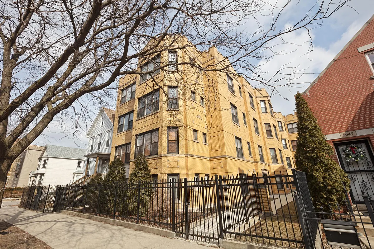 Building Photo - 1655 N Fairfield Ave #301