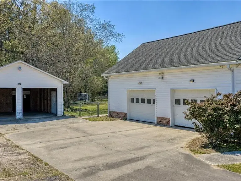1032 Lynch Rd — Photo 33
