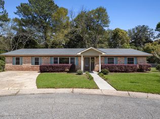 1107 Le Badine Ct, Ocean Springs, MS 39564