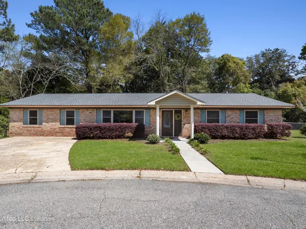 1107 Le Badine Ct, Ocean Springs, MS 39564