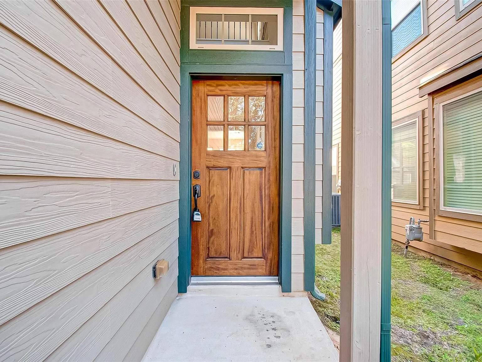 3 bed, 2.5 bath, 1949 sqft, $2,450 — Photo 3