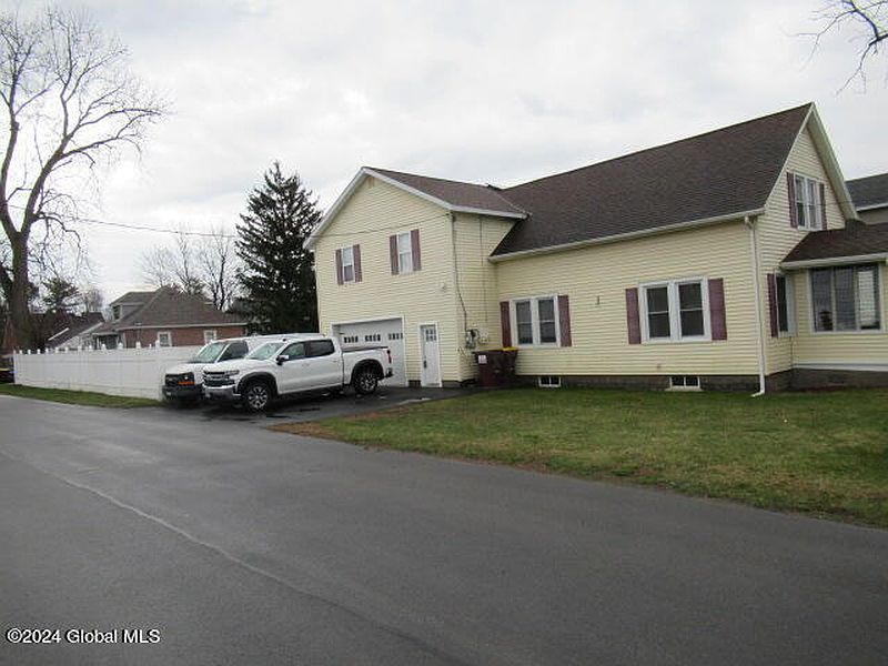 2nd image of 3040 Cox Ave Avenue