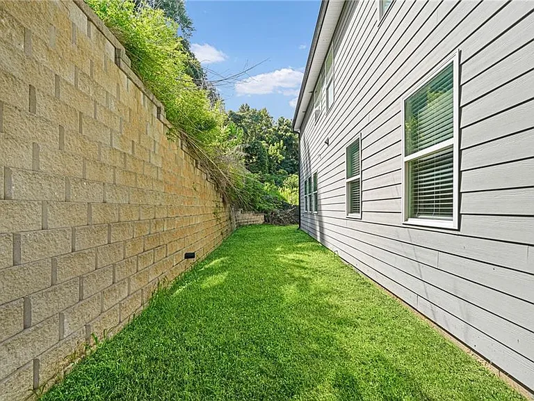 2195 Cormac St — Photo 29