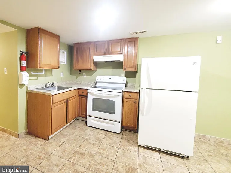 1131 N Gilmor St #BASEMENT — Photo 6