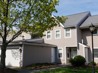 6 Schooner Ln, Quincy, MA 02171