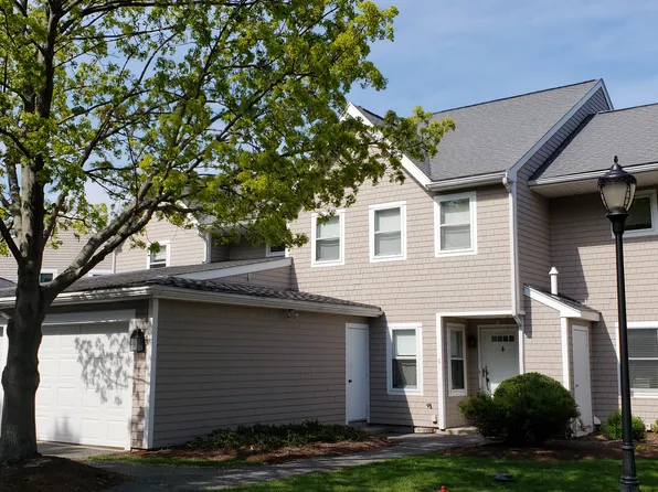 6 Schooner Ln, Quincy, MA 02171