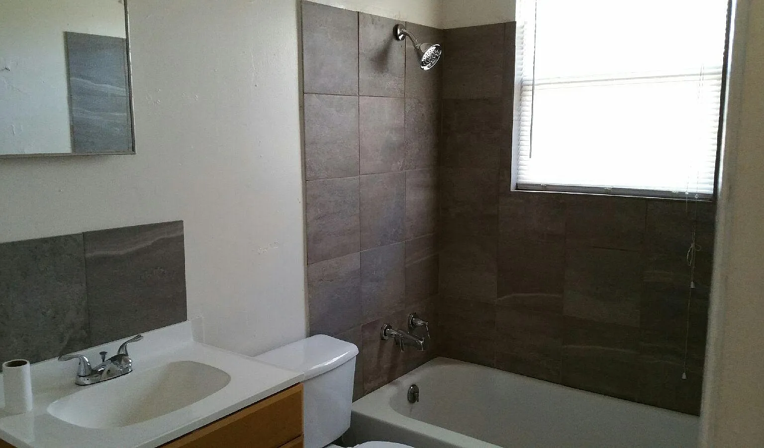 3 bed, 888 sqft, $1,500 — Photo 1