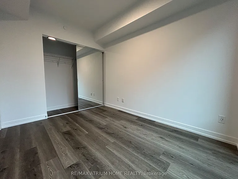 771 Yonge St #505 — Photo 8