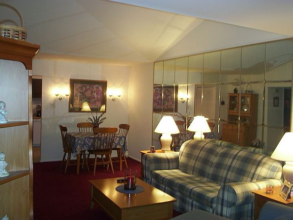 living room w/dining area