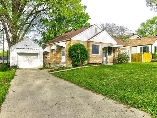 4832 NE Park Ln, Kansas City, MO 64118