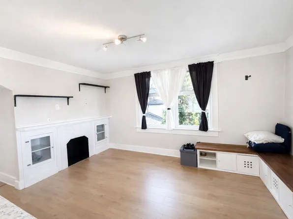 3161 W 3rd Ave, Vancouver, BC V6K 1N2