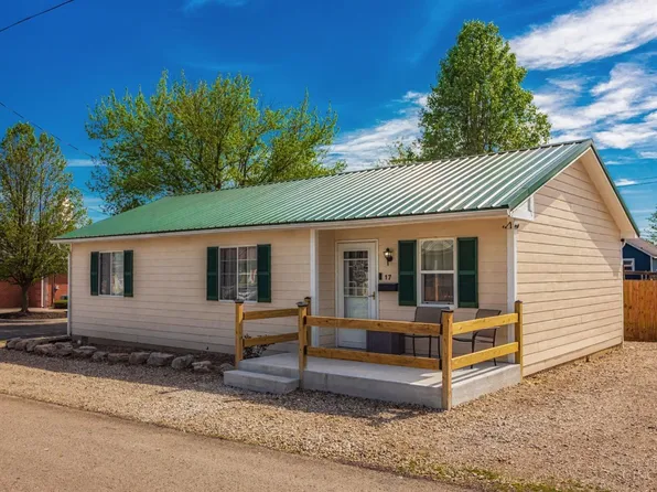 17 Church St, Peebles, OH 45660