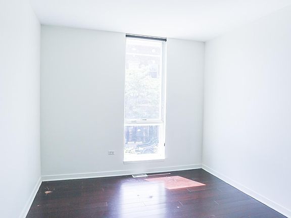 4th image of 1246 W Devon Ave APT 21