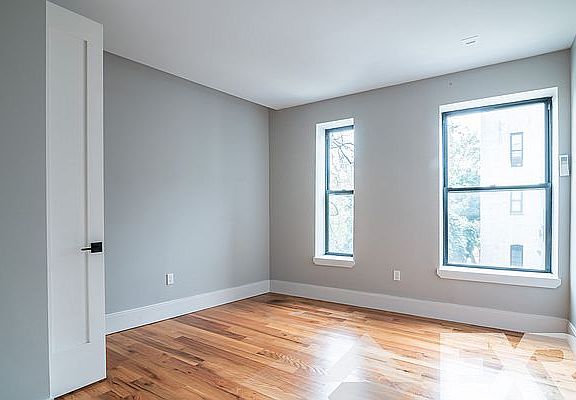 5th image of 246 Sullivan Pl #C7