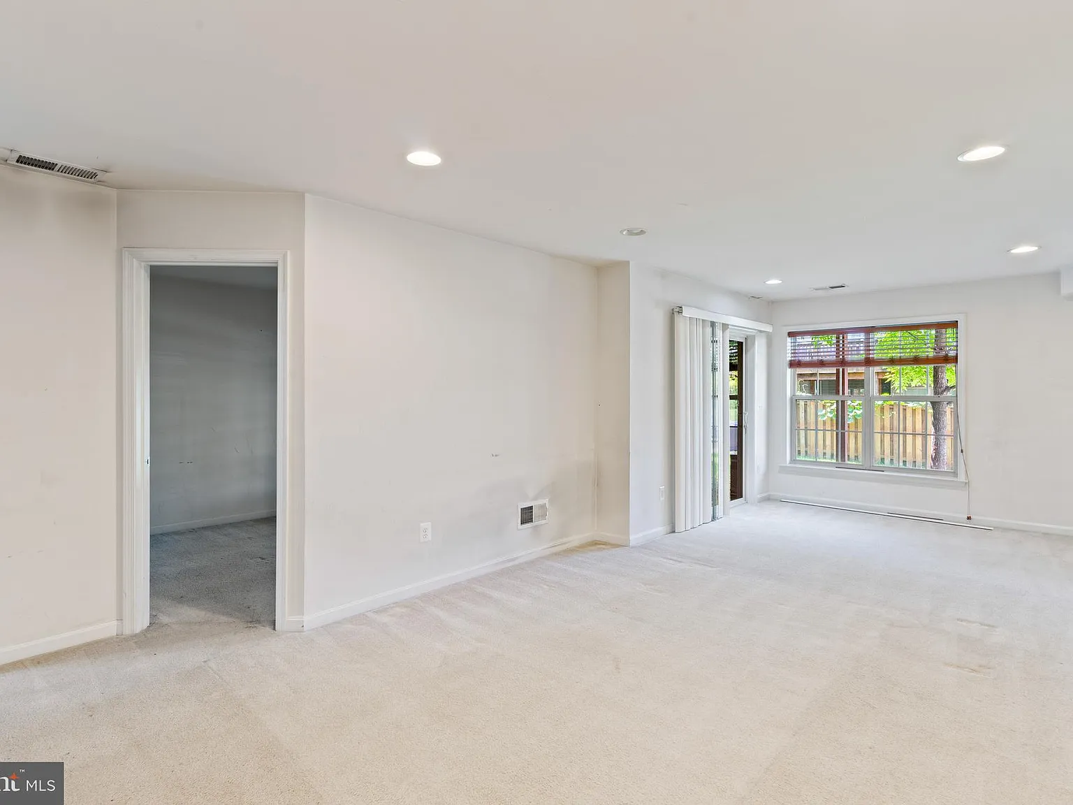 4 bed, 3.5 bath, 2880 sqft, $3,400 — Photo 3