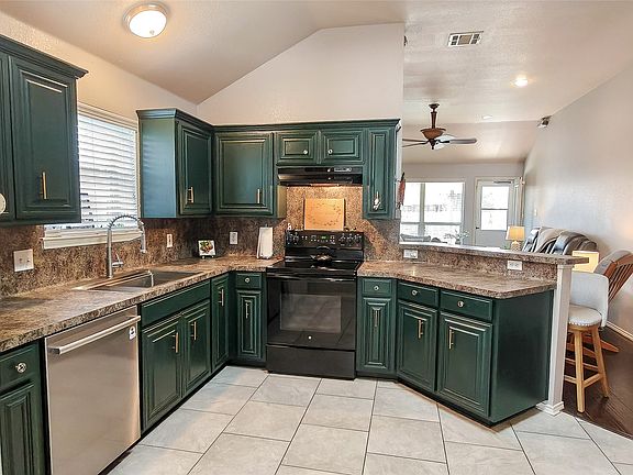 4th image of 10820 Middleglen Rd