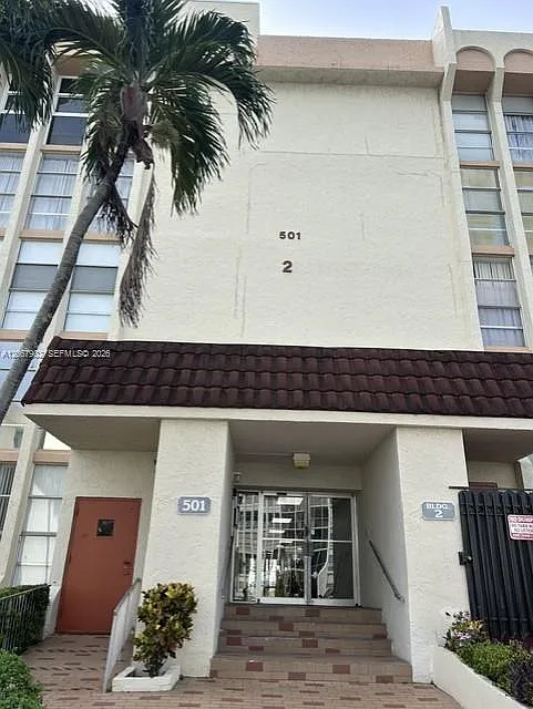 501 Three Islands Blvd #205