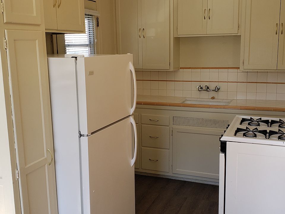 Full sized fridge, oven & stove