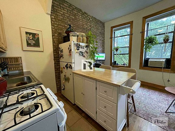 3rd image of 807 Saint Johns Pl APT 3a