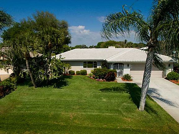 3rd image of 1222 Lucaya Ave