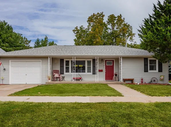 505 E Douglas St, Knoxville, IA 50138
