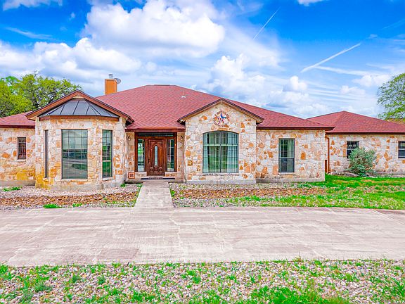 3rd image of 152 CREEKWOOD DR