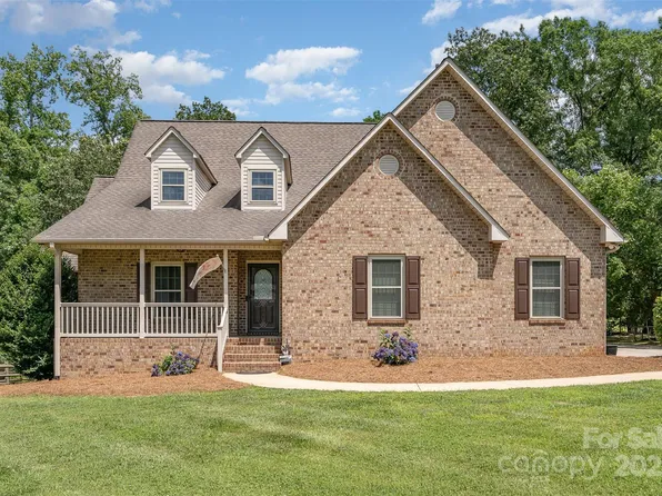 135 Oak Creek Dr, Rockwell, NC 28138