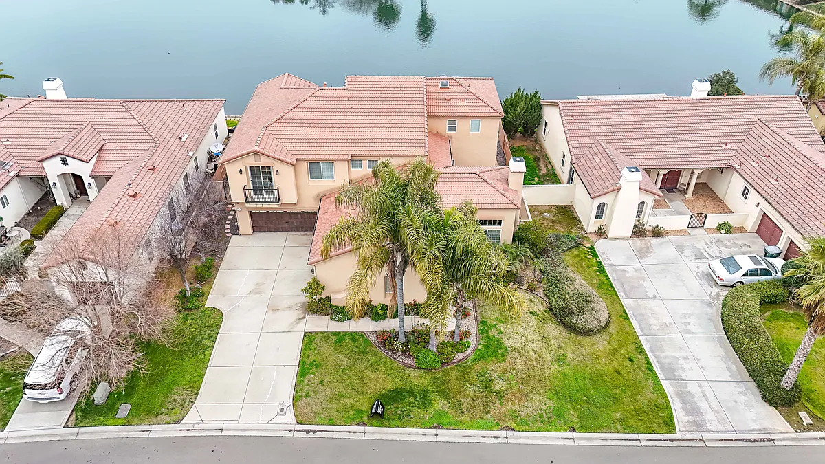 Building Photo - 8790 Laguna Dr