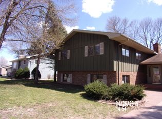 7 Crestview Bay, Faribault, MN 55021