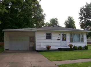 311 N Cedar St, Nokomis, IL 62075