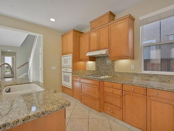 5th image of 940 Prospect Ave