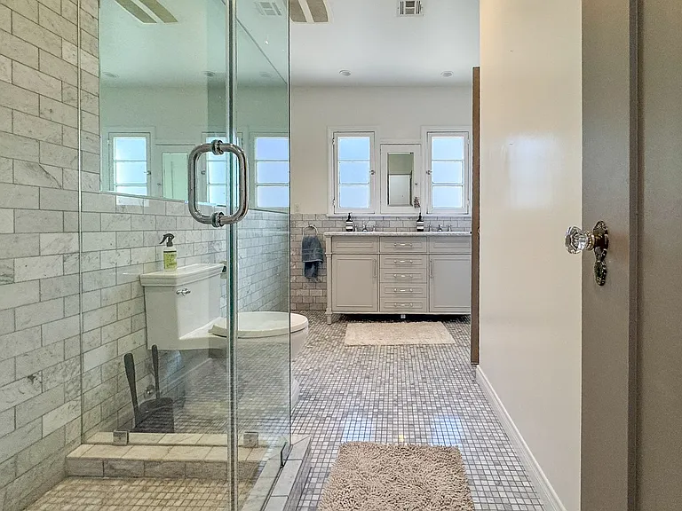 345 Westbourne Dr — Photo 25