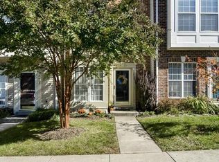 2437 Old Farmhouse Ct, Herndon, VA 20171