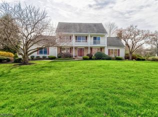 15 Stonebridge Rd, Hampton, NJ 08827