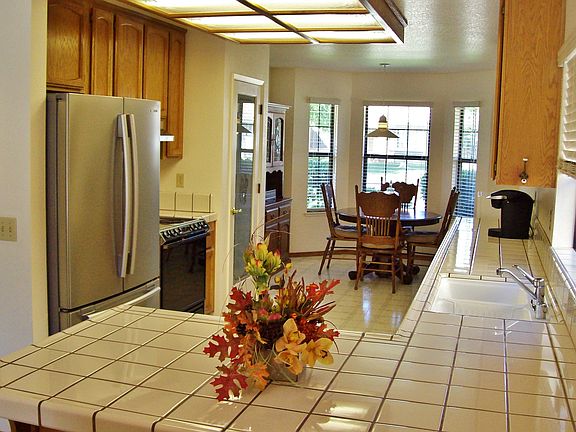 5th image of 654 Pestana Dr