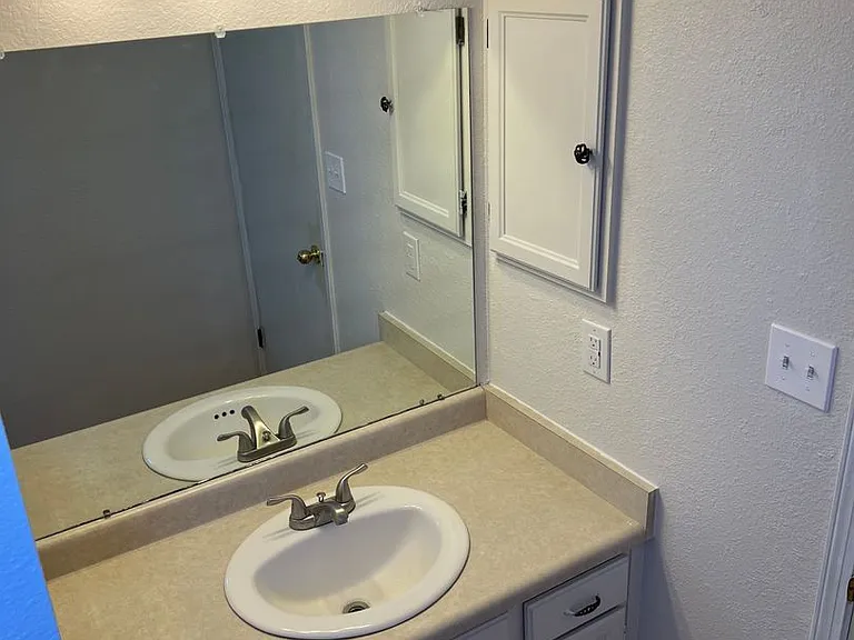 4515 Zirconia Dr NE — Photo 18