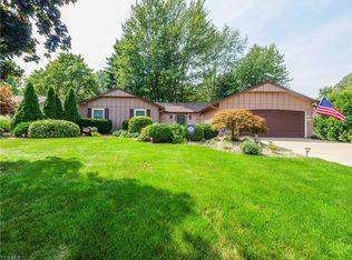 6118 Oakwood Cir, North Ridgeville, OH 44039