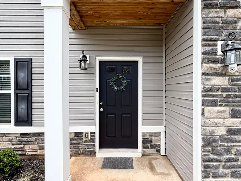 323 Alameda Ln — Photo 2