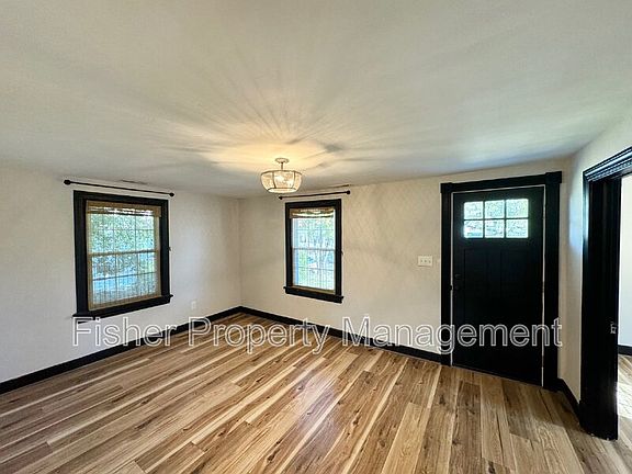 3rd image of 1300 N 32nd St