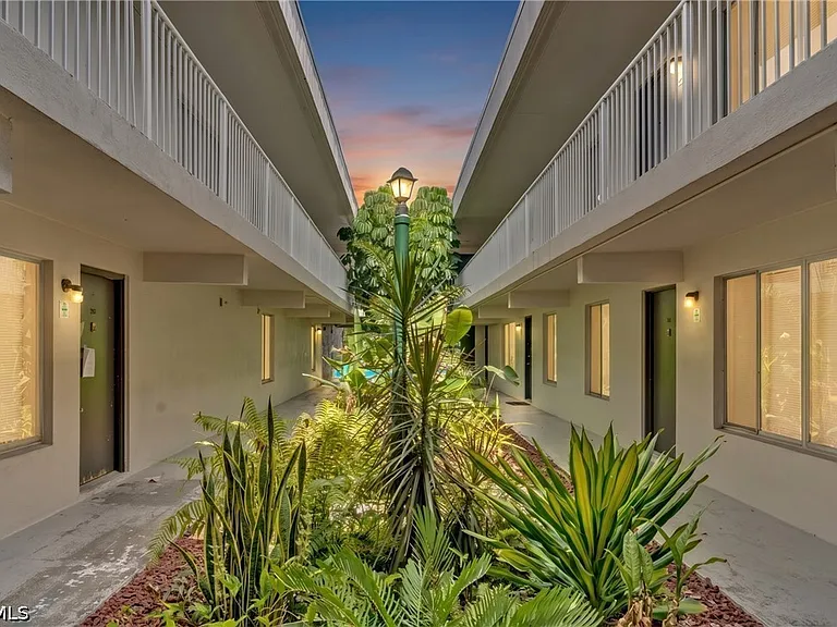 1830 Maravilla Ave #712 — Photo 1